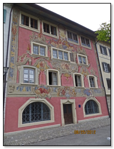 pink house in Zug